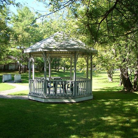 Colonial Resort-1000Islands Гананок Екстериор снимка