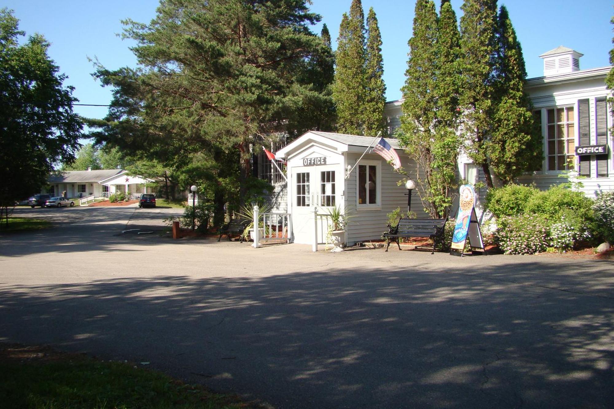 Colonial Resort-1000Islands Гананок Екстериор снимка