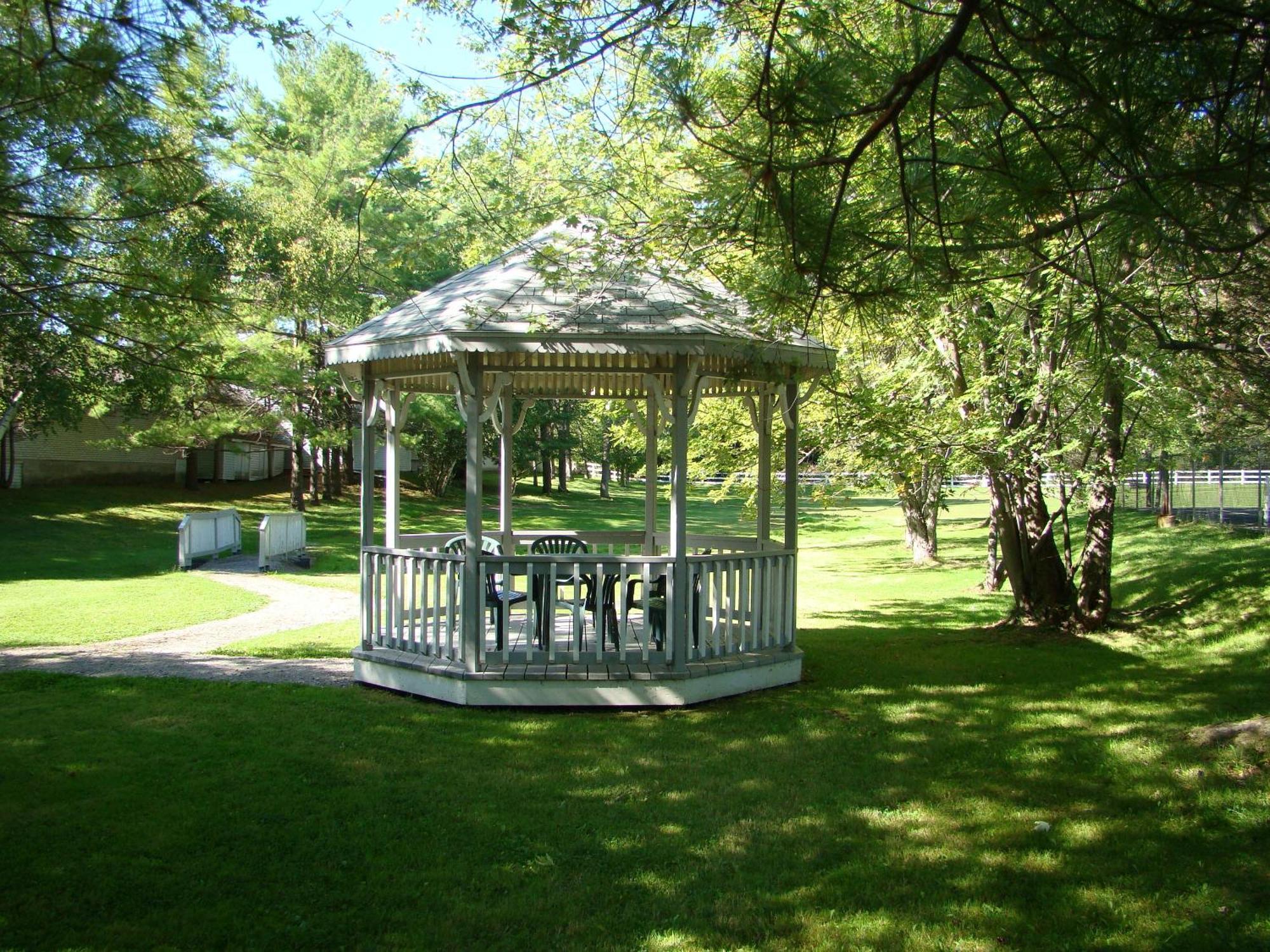 Colonial Resort-1000Islands Гананок Екстериор снимка
