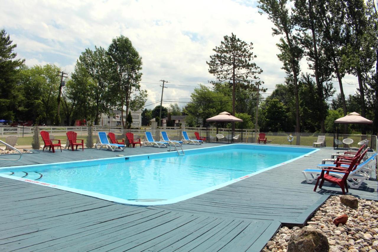 Colonial Resort-1000Islands Гананок Екстериор снимка